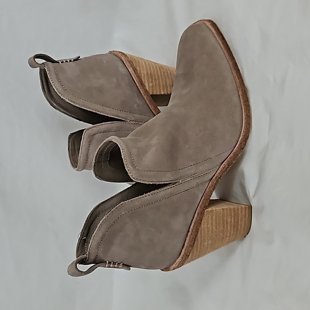 Jeffrey Campbell Rosee Bootie Suede Size 9.5 Gray Taupe - Picture 2 of 16